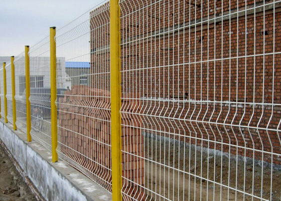 Application of welded wire mesh fence panel