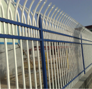 Welded wire mesh fence