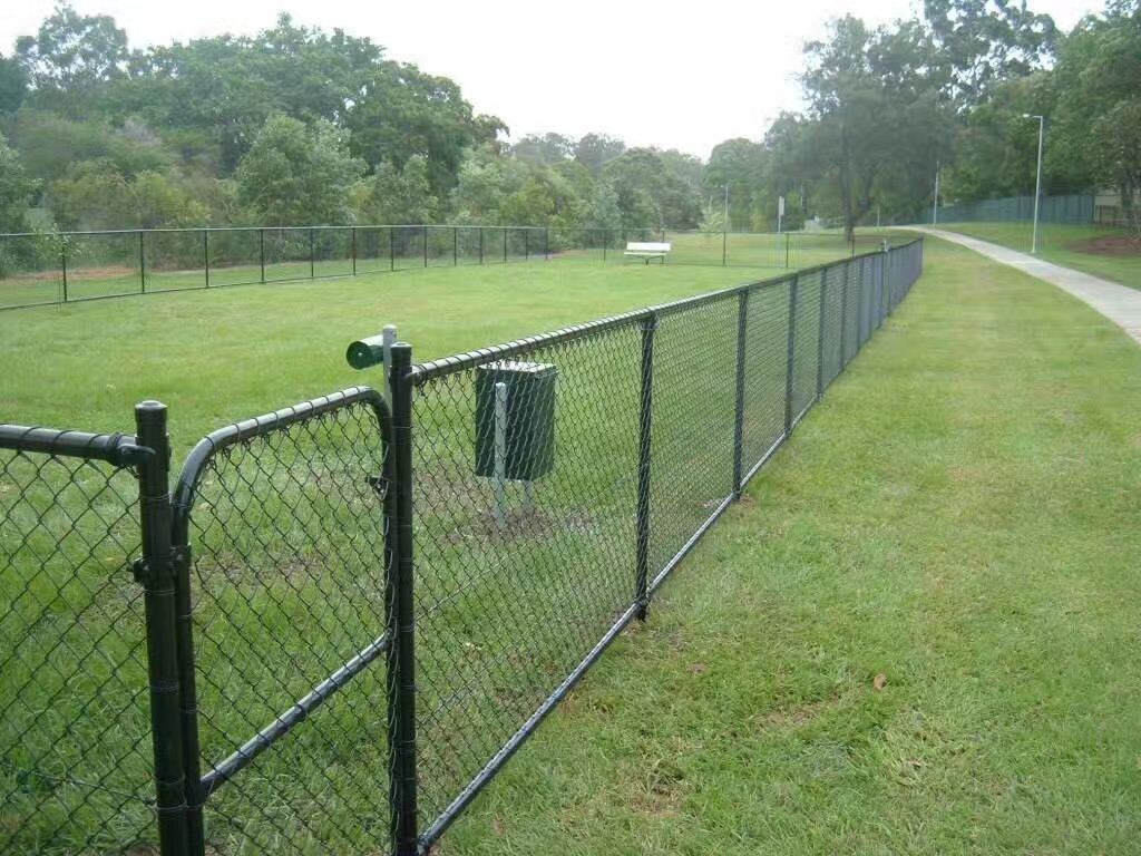 Advantages of using the chain link fence