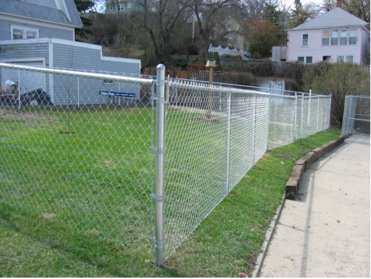 hot dipped galvanized chain link fence is the best choice for you