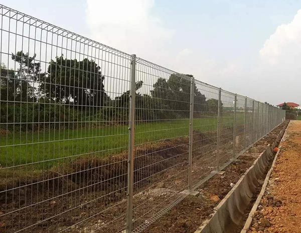 How about galvanized welded mesh fence？