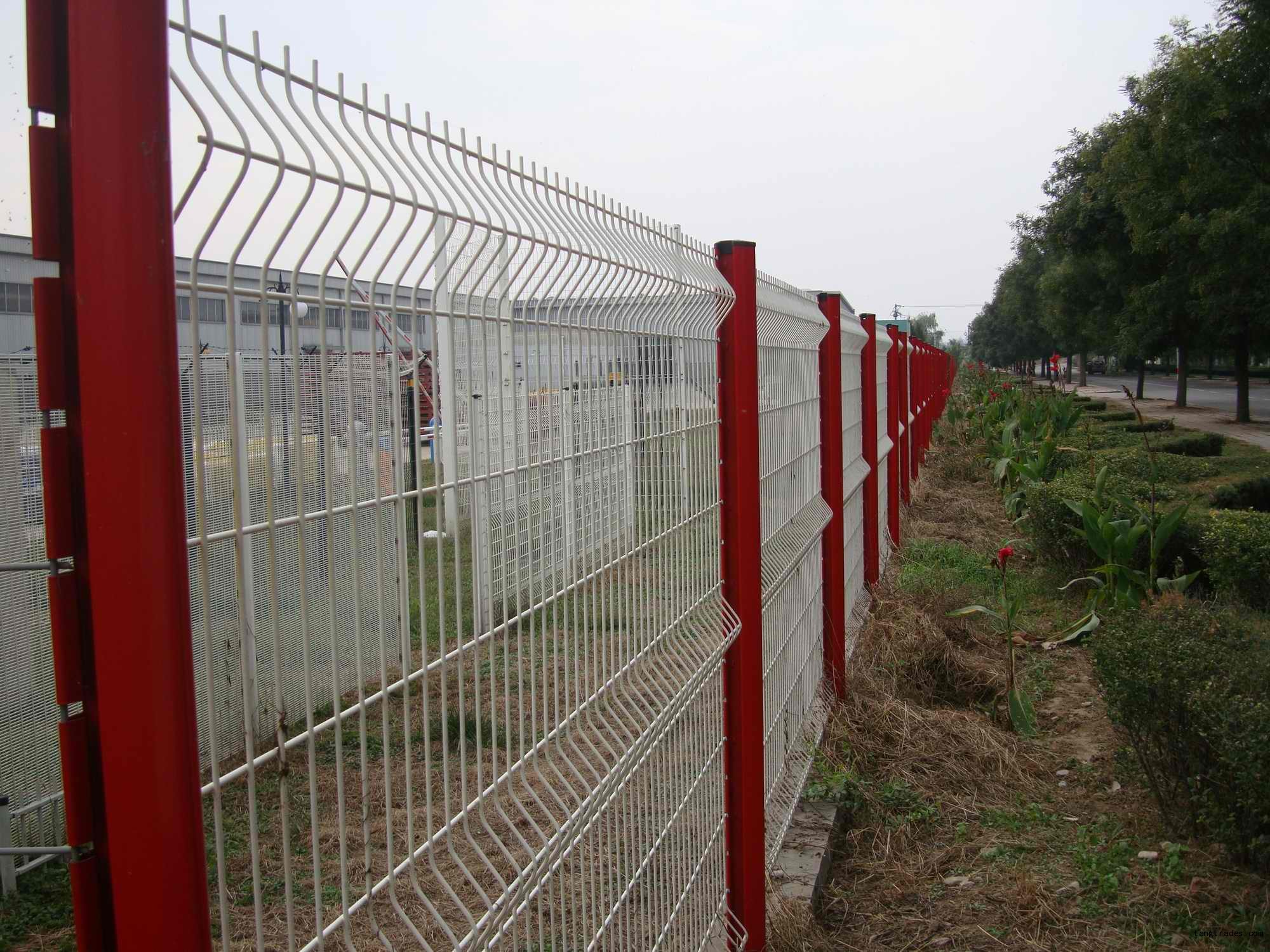 Production of welded mesh fence