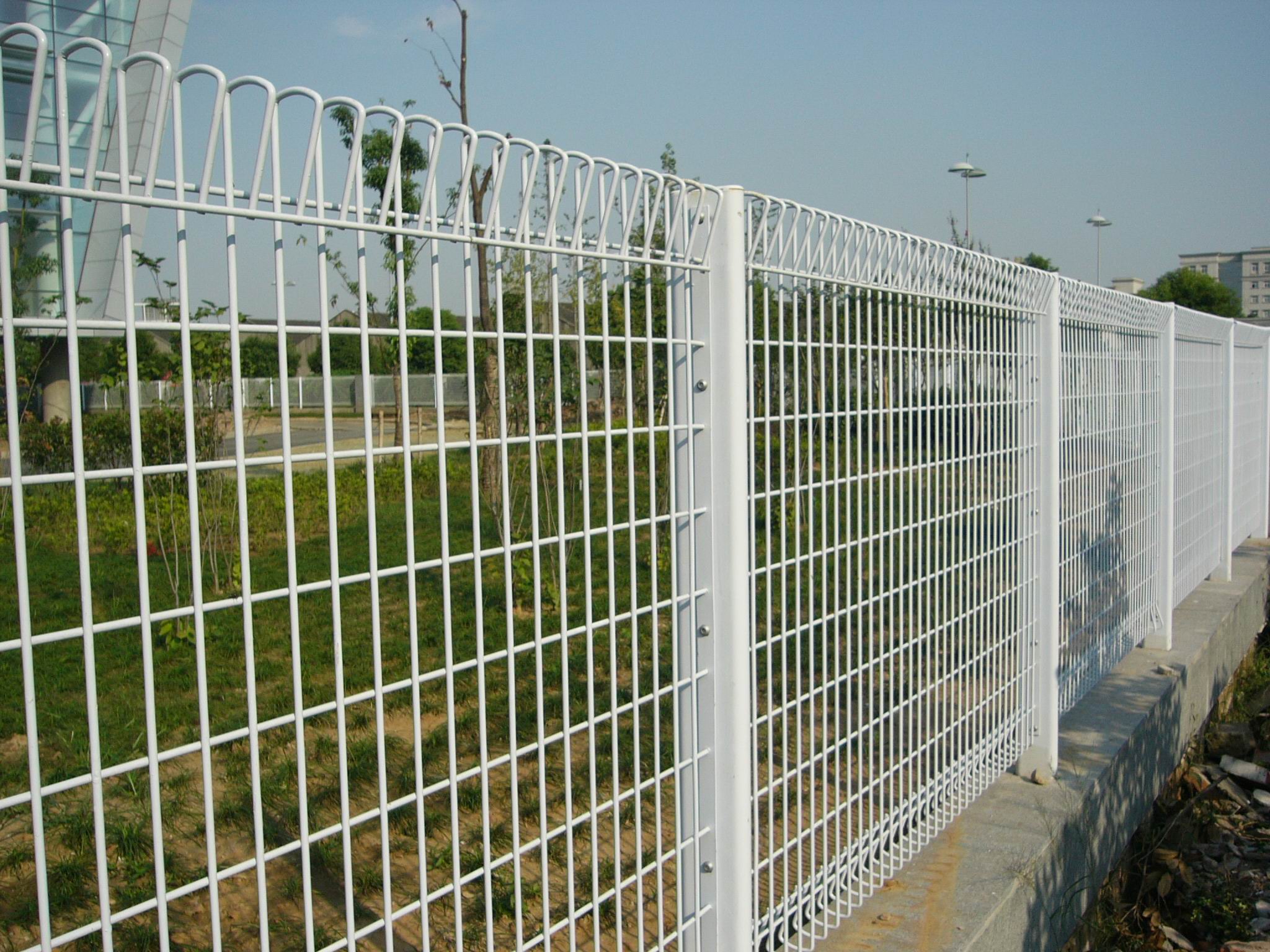 Advantages of welded mesh fence