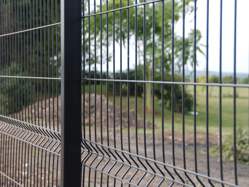 What are the advantages of Welded mesh fence?