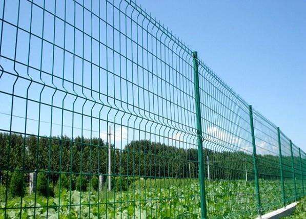 Can the welded mesh fence be used as a highway guardrail?