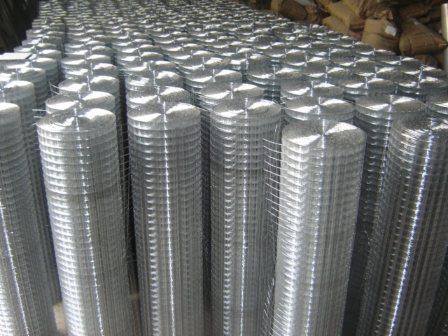 Advantage of Hot - dip galvanized welded mesh fence