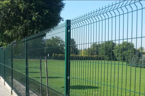 What fence is better to use in the airport?