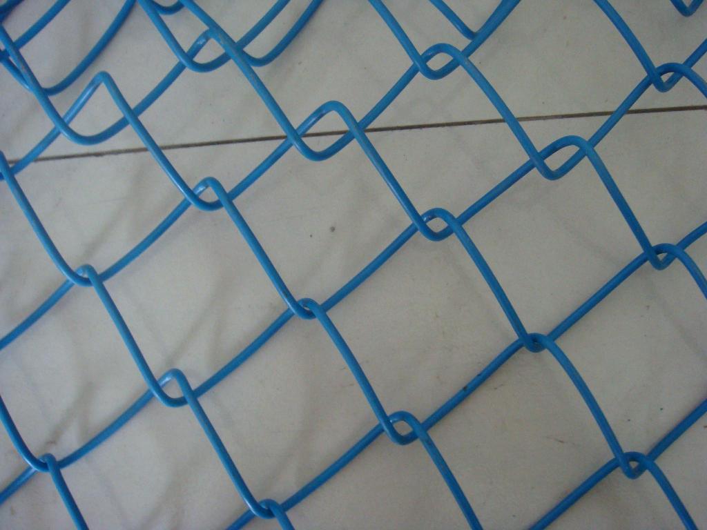 What is the average cost to install a chain link fence?