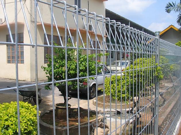 High value used decorative Rolled Top fence