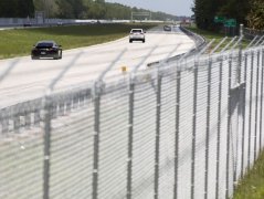 The importance of highway fences needs to be improved