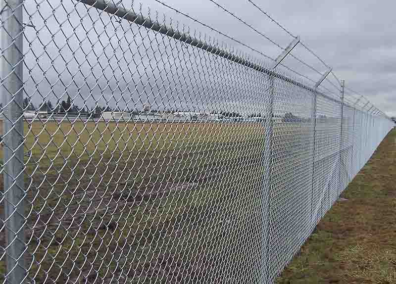 The advantages of the chain link fence