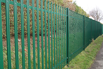 What are the requirements for fence welding?