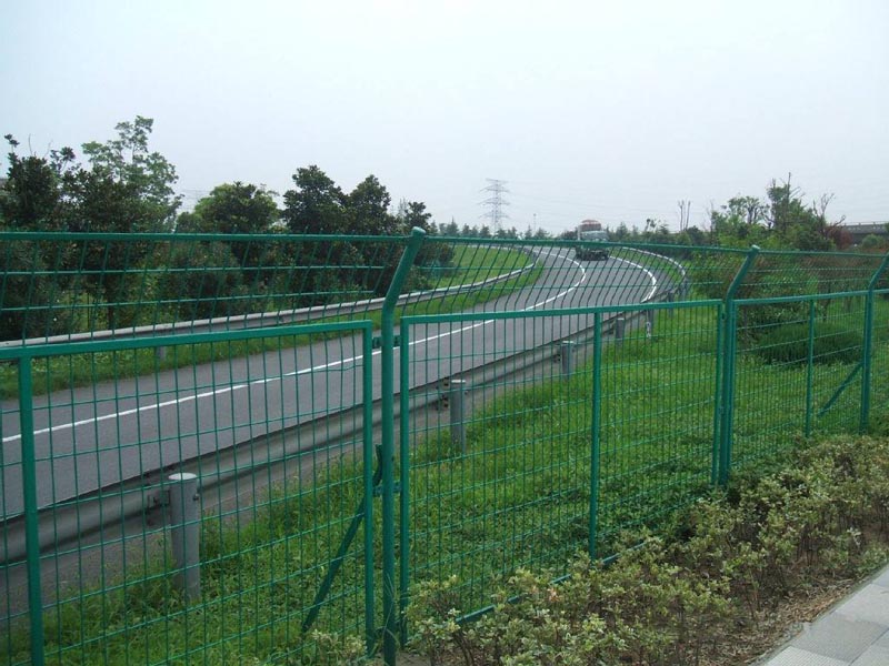 Introduction and installation of highway fence