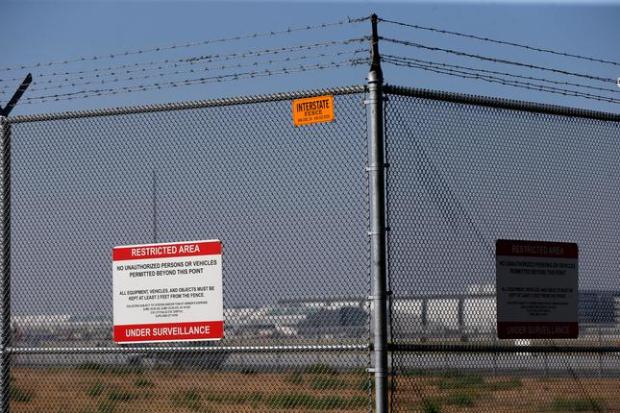 Airport selection mesh fence 