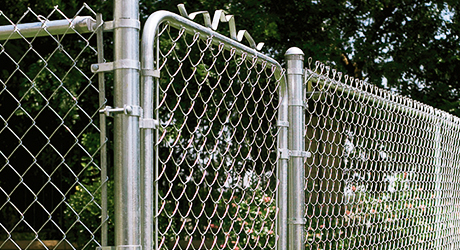 Two points affecting the price of the fence mesh