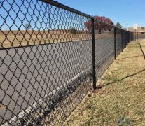 Which pavements use isolation fence?