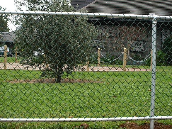 How does the road chain link fence prevent corrosion