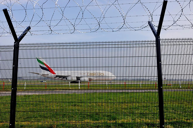 Airport fence net use