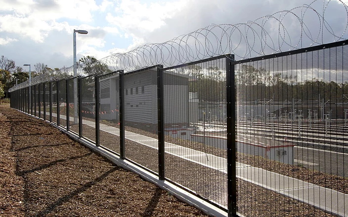 Stadium fence antirust