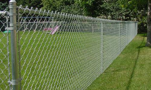 Chain link fences are widely used and are widely used