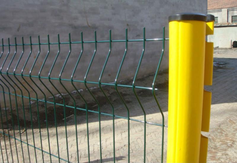 Installation details of peach-shaped column fence