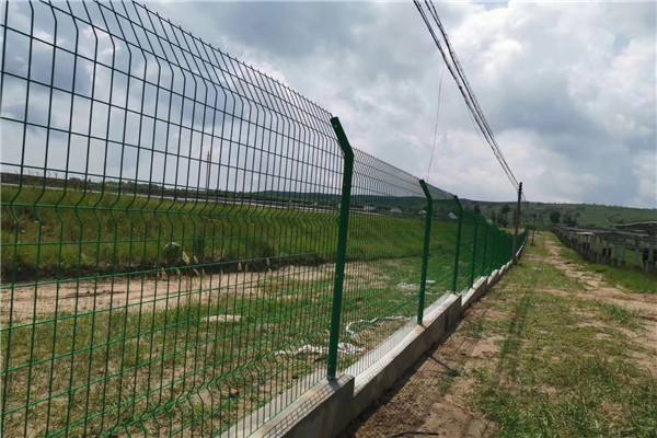 Triangle Bent Fence Mesh Features