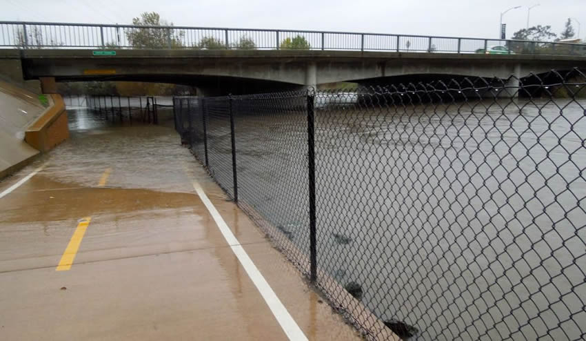 Several matters needing attention in the construction of highway fence