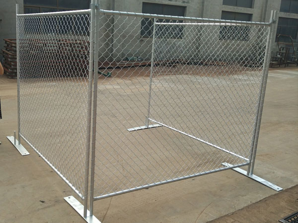 Building chain link fences can provide many benefits