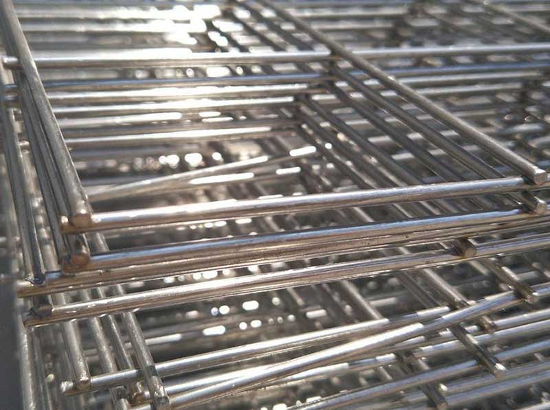 The welded wire mesh panel