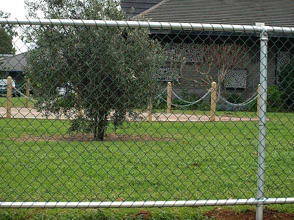 The advantages of basketball court fence