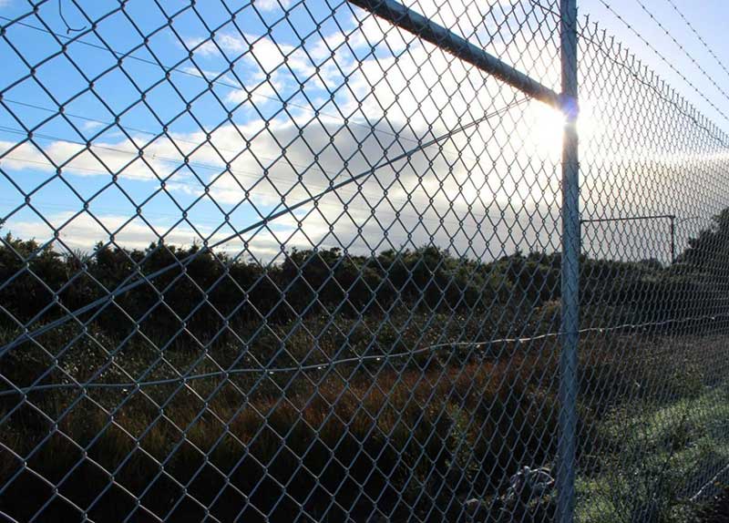 Chain link fence system