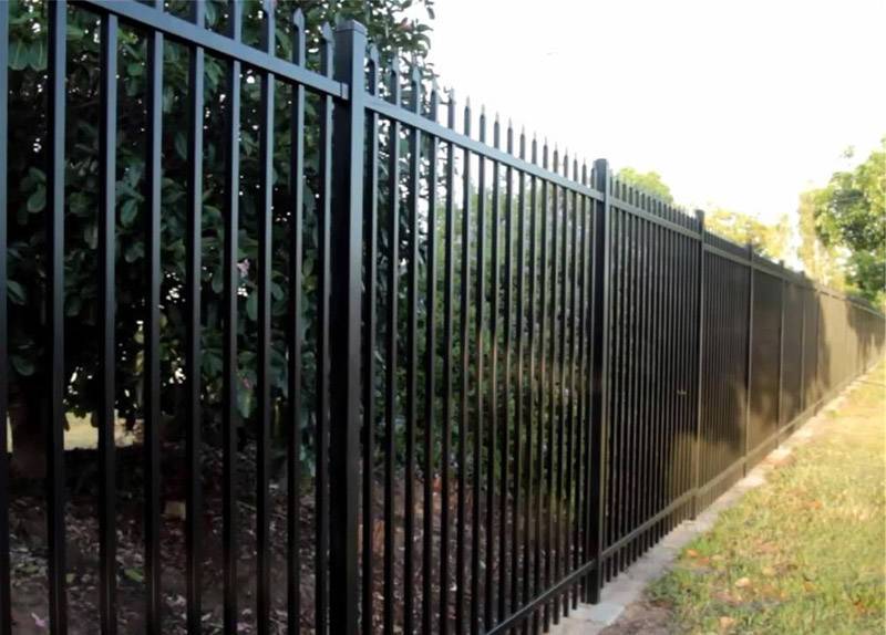 What are the characteristics of stainless steel fence