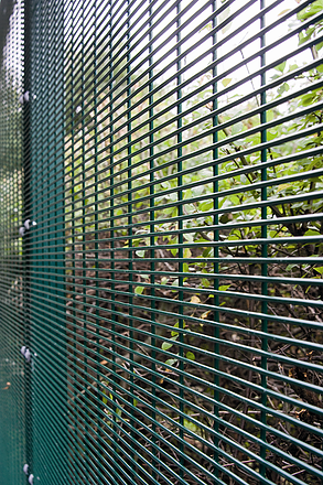 Different types of fence nets and different types of applications