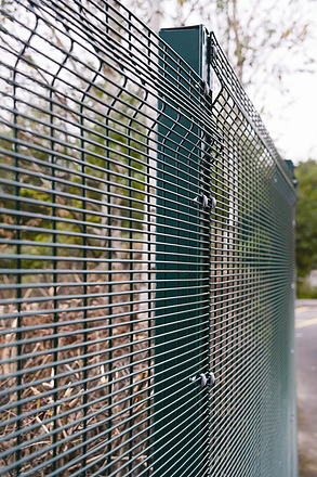 Different types of fence nets and different types of applications