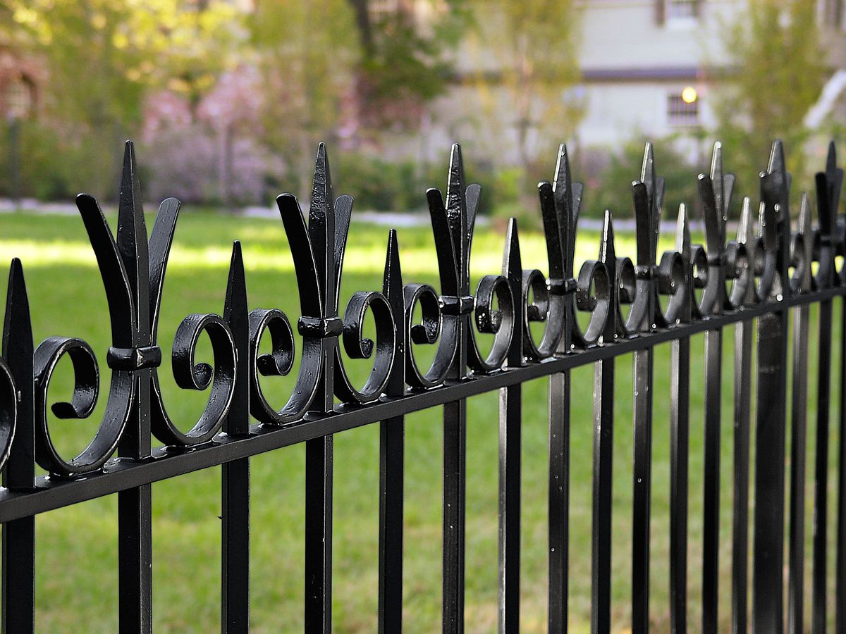 Advantages of metal fencing in a home