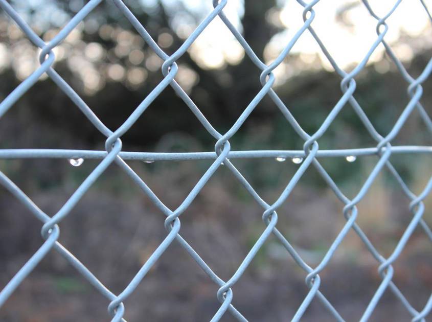 Chain link fence maintenance points