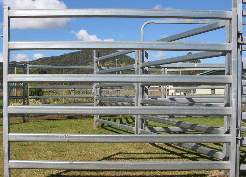 One of the main advantages of temporary fencing is their flexibility. 