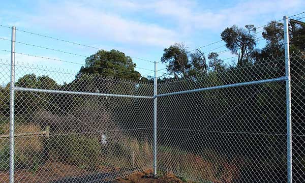 How to Properly Install Chain Link Fences