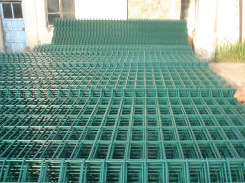 Flexible Application: Welded Wire Mesh Fence for Agricultural, Industrial, and Residential Sites