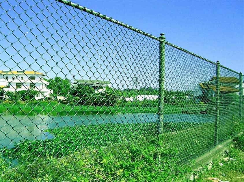 Chain Link Fence: Balancing Visibility and Security for Residential and Commercial Spaces