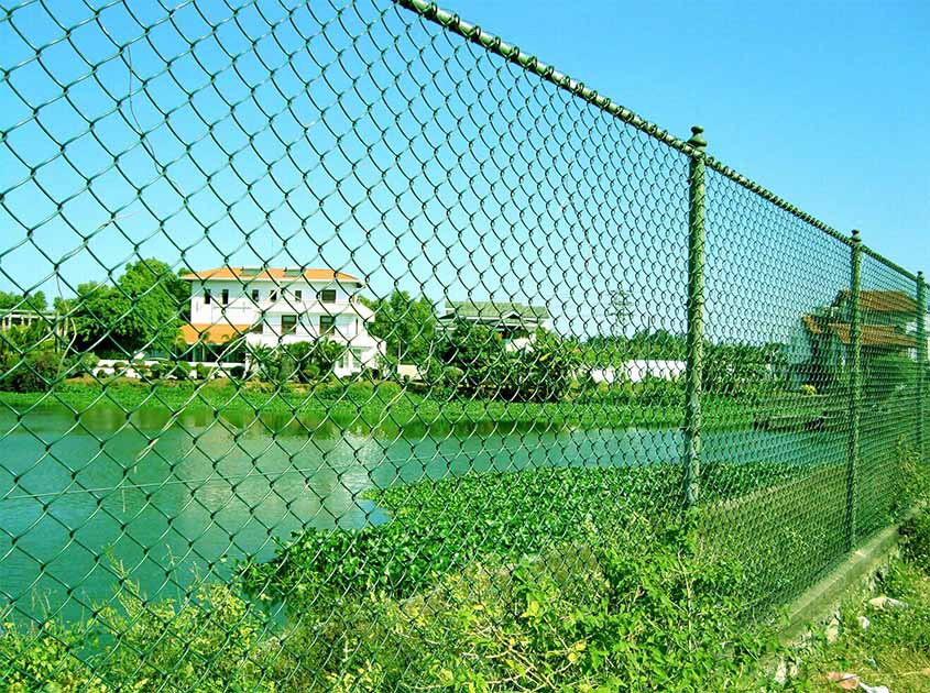 Chain Link Fence: Balancing Visibility and Security for Residential and Commercial Spaces