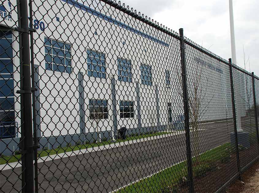 Chain Link Fence: A Classic Choice for Airport Perimeters