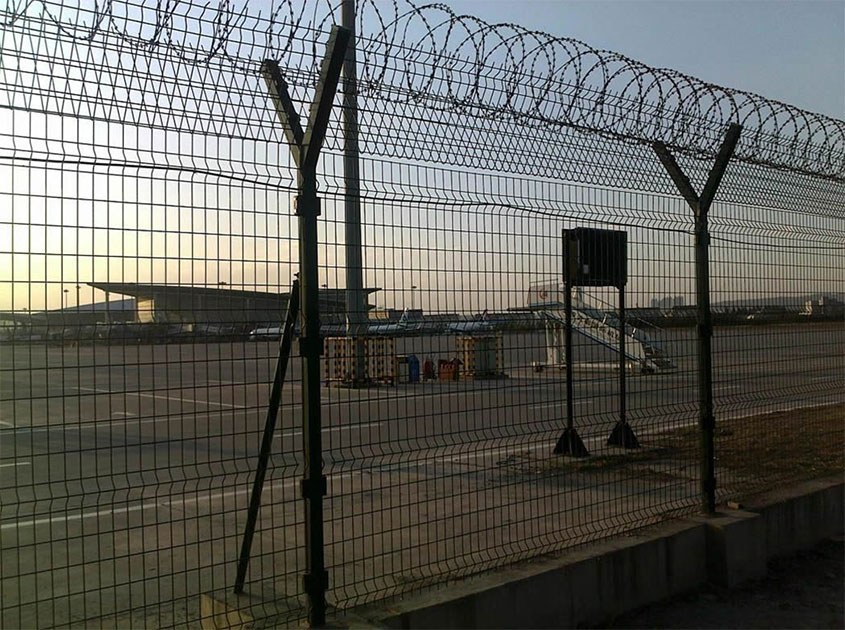 From Chain Links to Technology: The Evolution of Airport Fence Materials