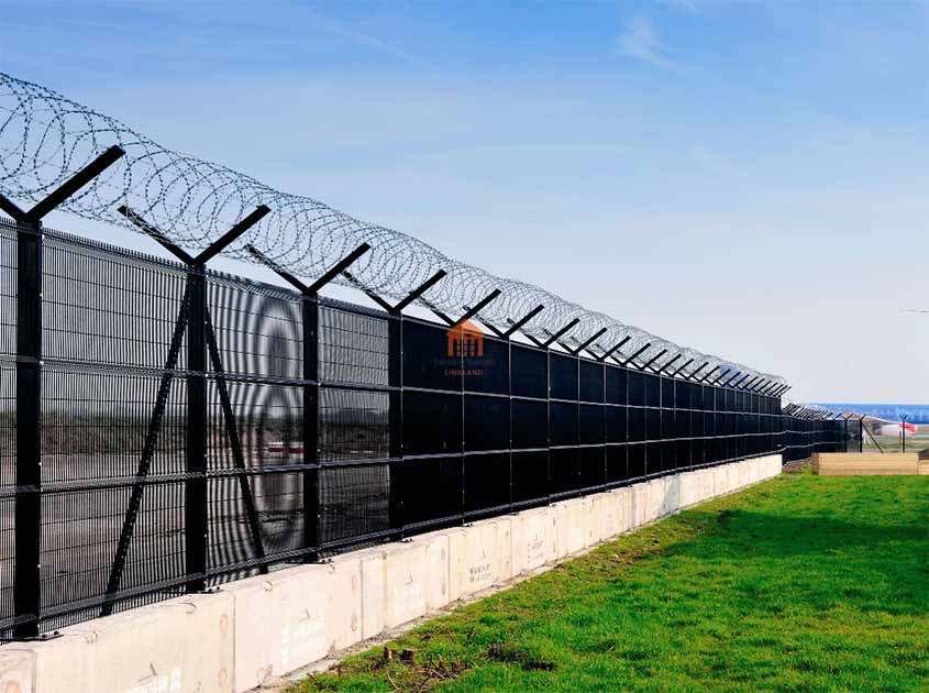 The Art of Balancing: The Aesthetics and Functionality of Airport Fence