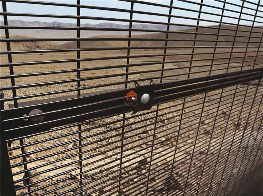 Understanding the Materials Used in 358 Security fence