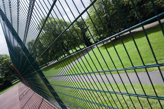 Double Wire Fencing vs. Welded Mesh Fence: Which Offers the Best Anti-Climbing Features