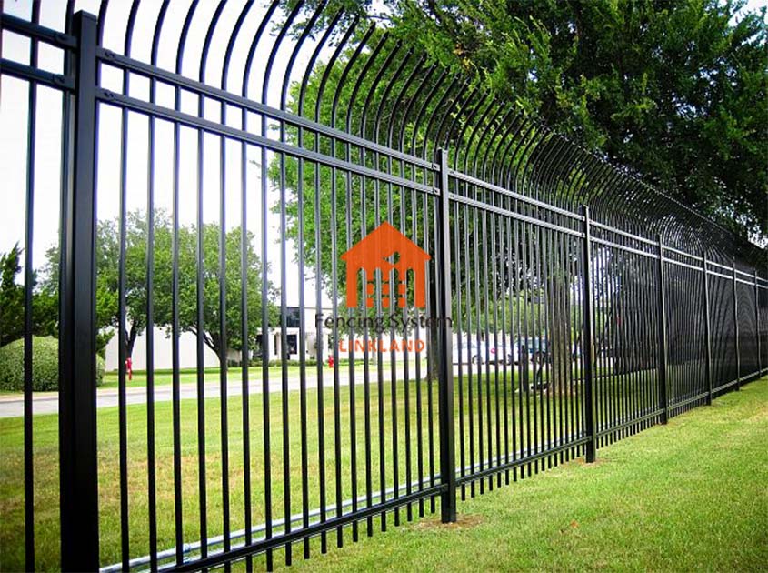 Maintenance and Maintenance of Steel Picket Fence