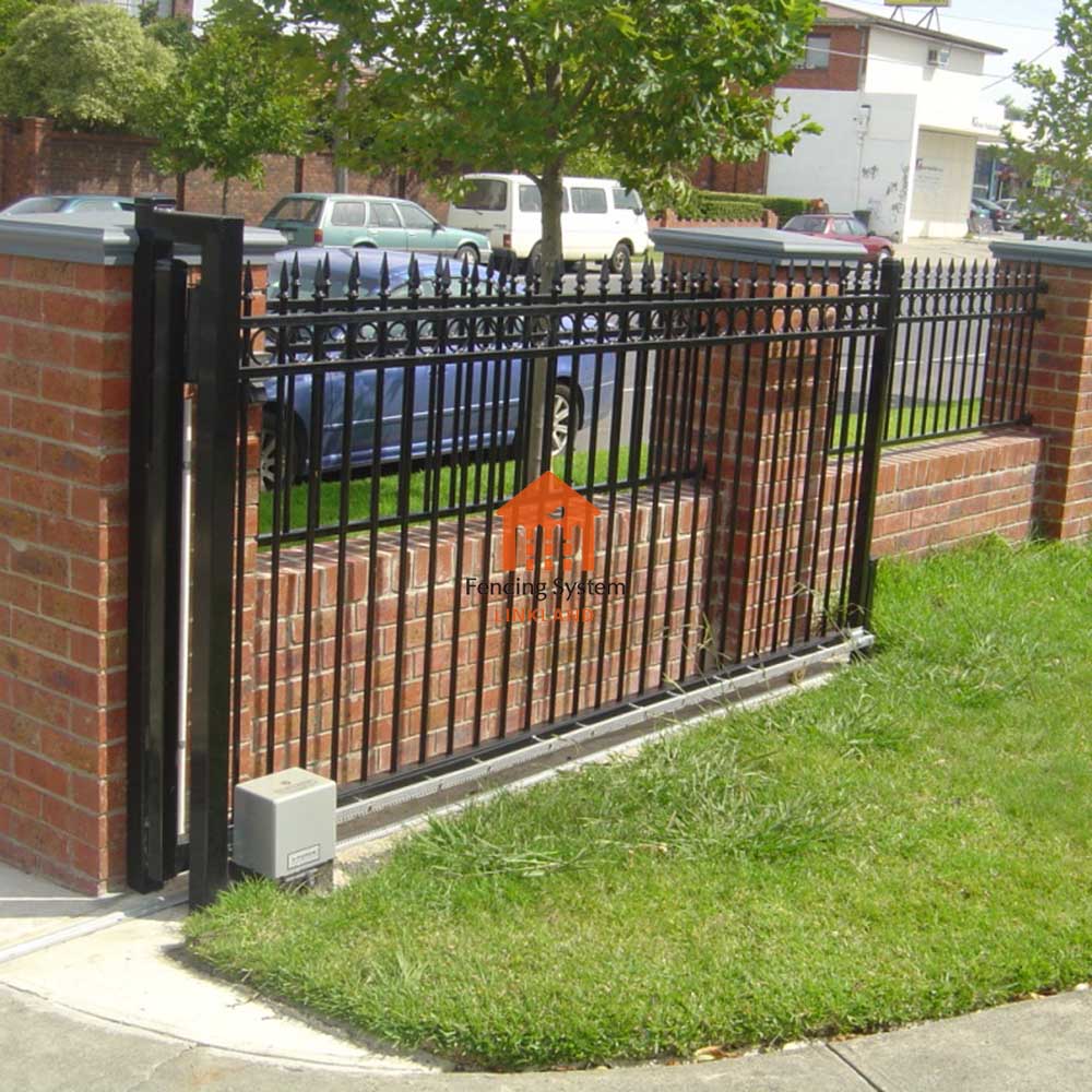 Analysis of Advantages and Disadvantages of Steel Picket Fence