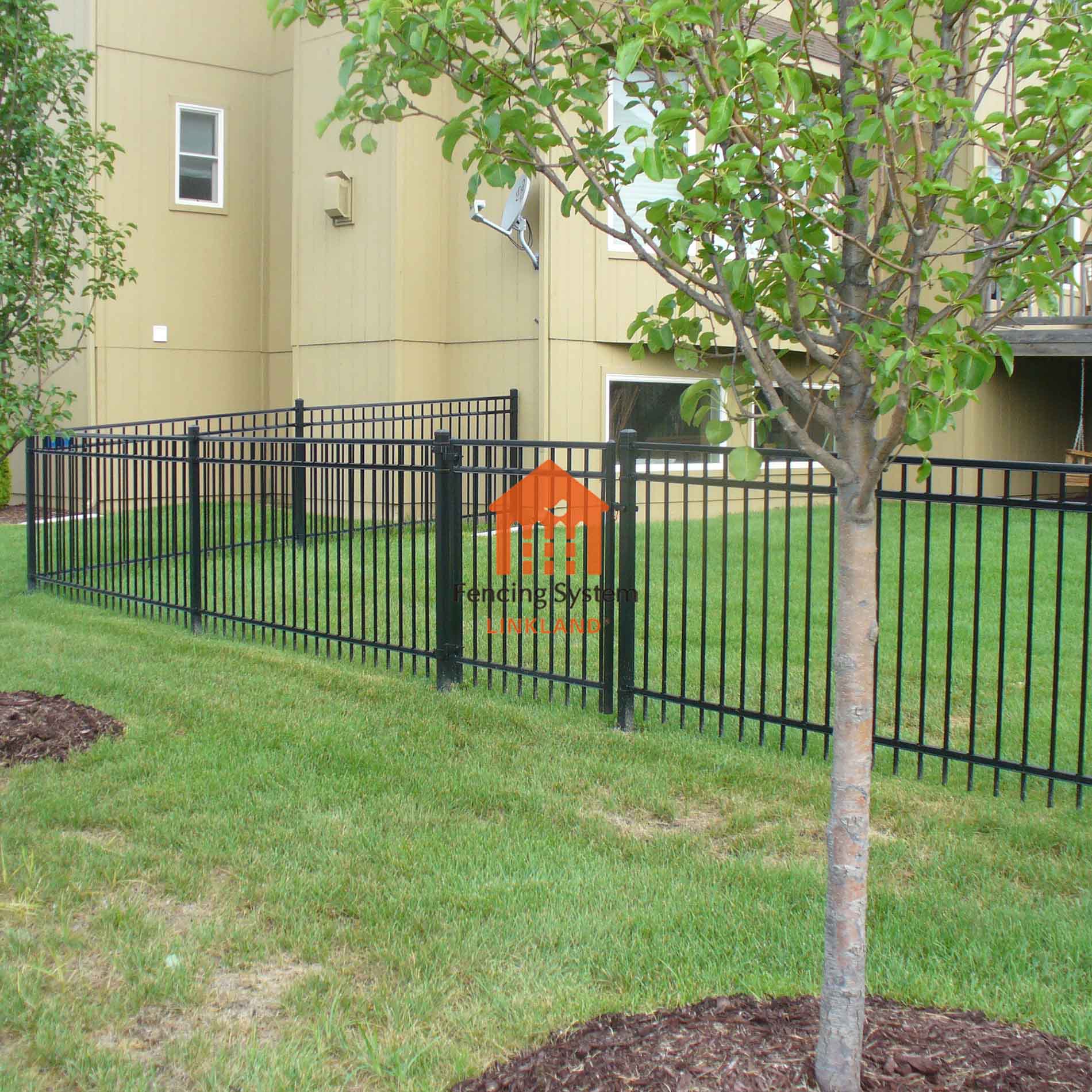 Maintenance and Maintenance of Steel Picket Fence