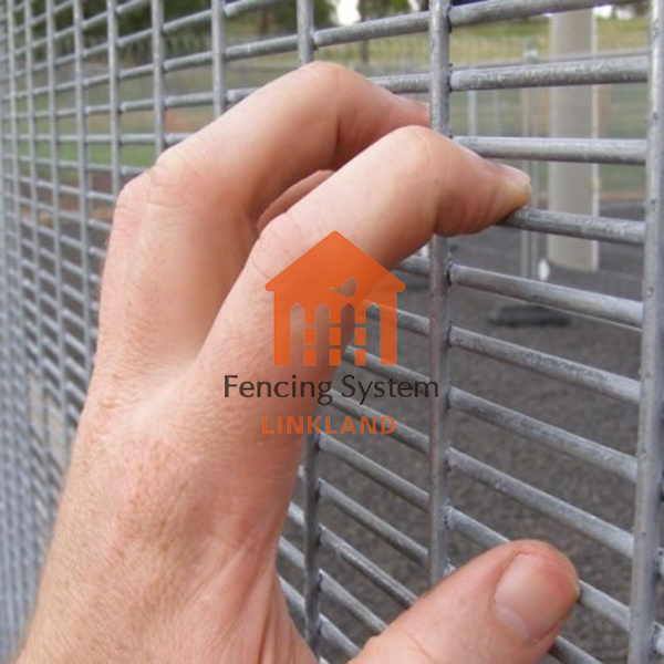 Test Limits: Analysis of the Bearing Capacity of Anti-Climb Fence